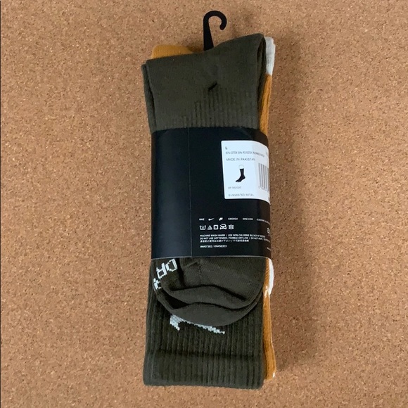 Nike Everyday Plus Lightweight 3-Pack Crew Socks - Picture 7 of 10